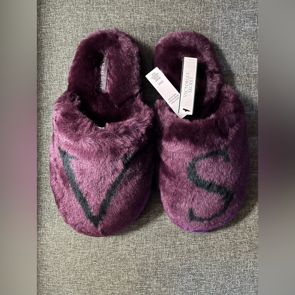 NWT Victoria's Secret Logo Closed Toe Slippers, Soft, Beautiful Burgundy Color! - Picture 2 of 6